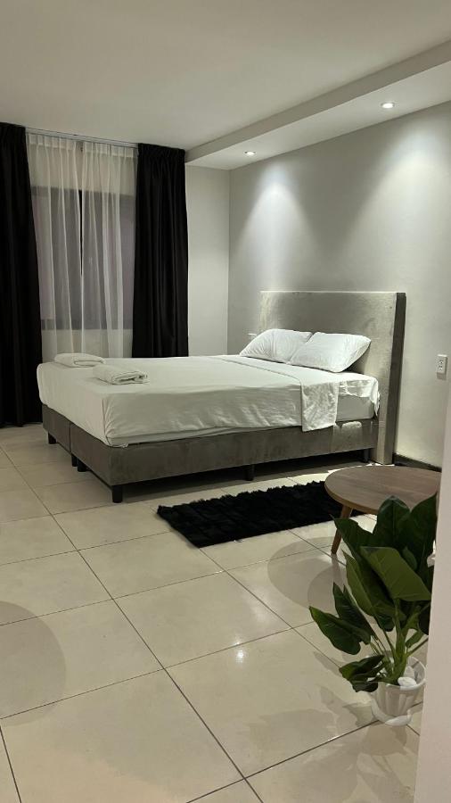 Hotel Ritzz باراماريبو المظهر الخارجي الصورة