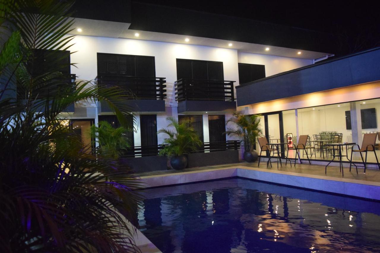 Hotel Ritzz باراماريبو المظهر الخارجي الصورة