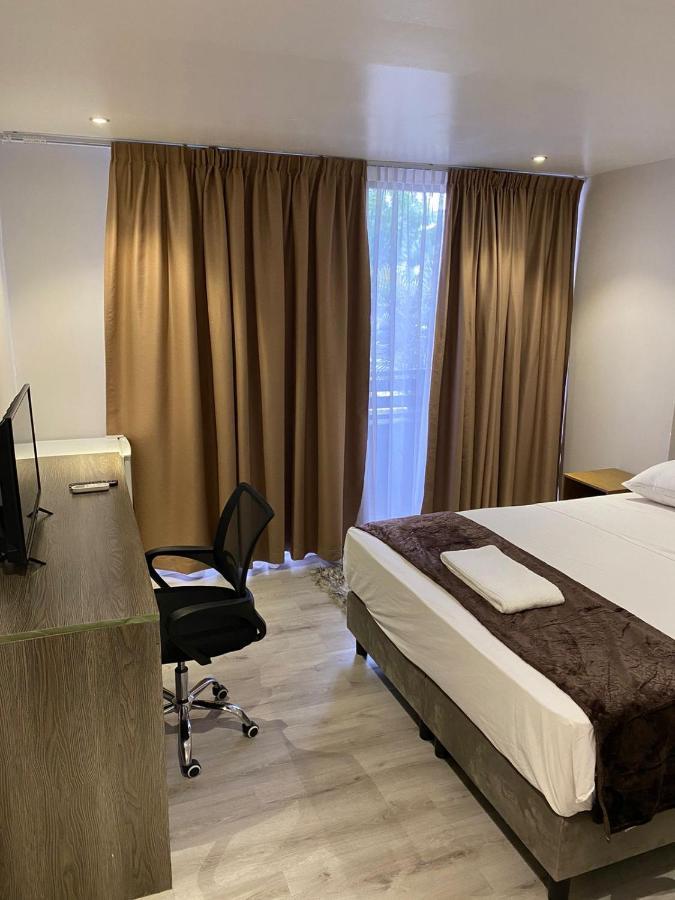 Hotel Ritzz باراماريبو المظهر الخارجي الصورة
