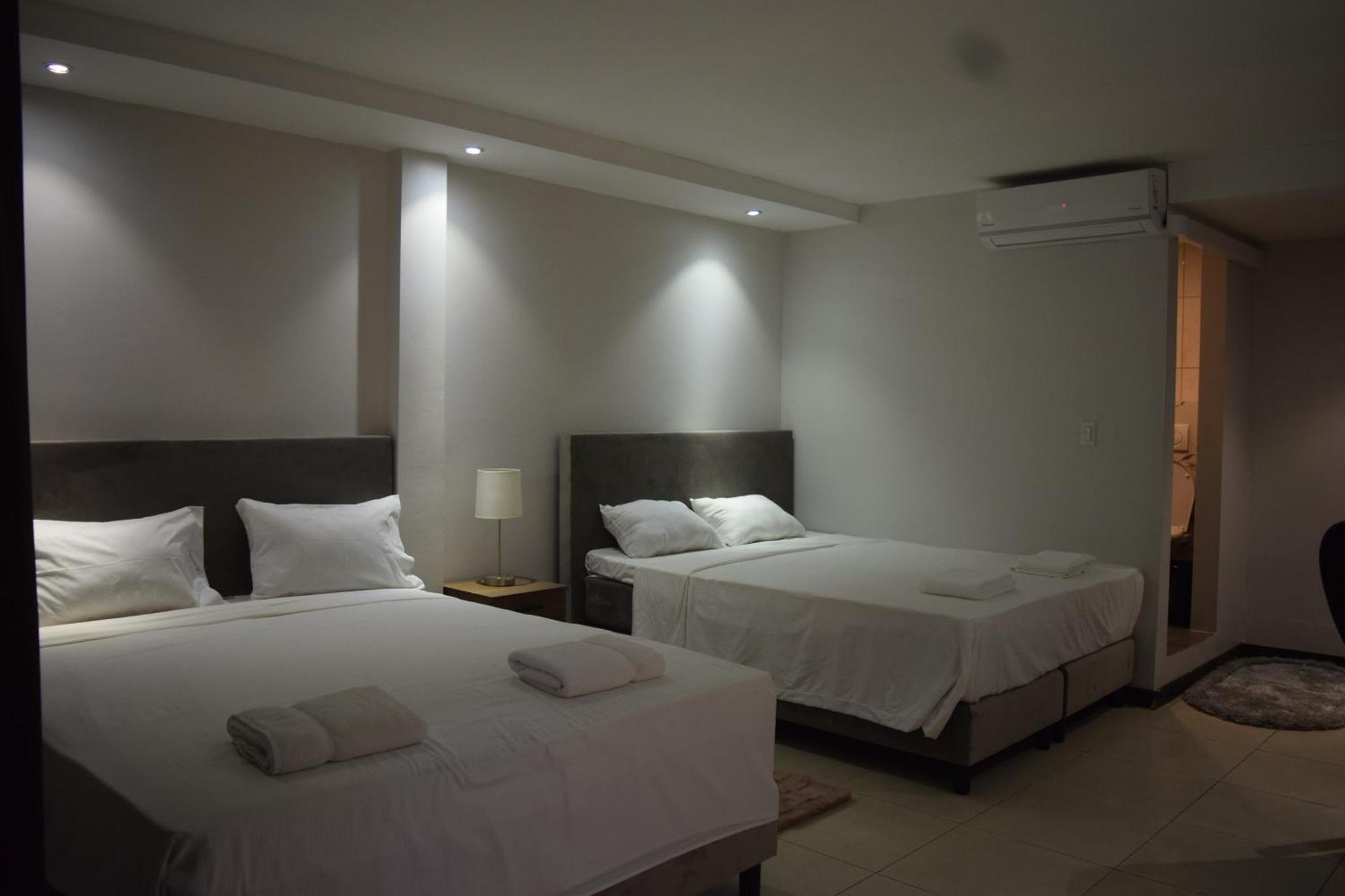 Hotel Ritzz باراماريبو المظهر الخارجي الصورة